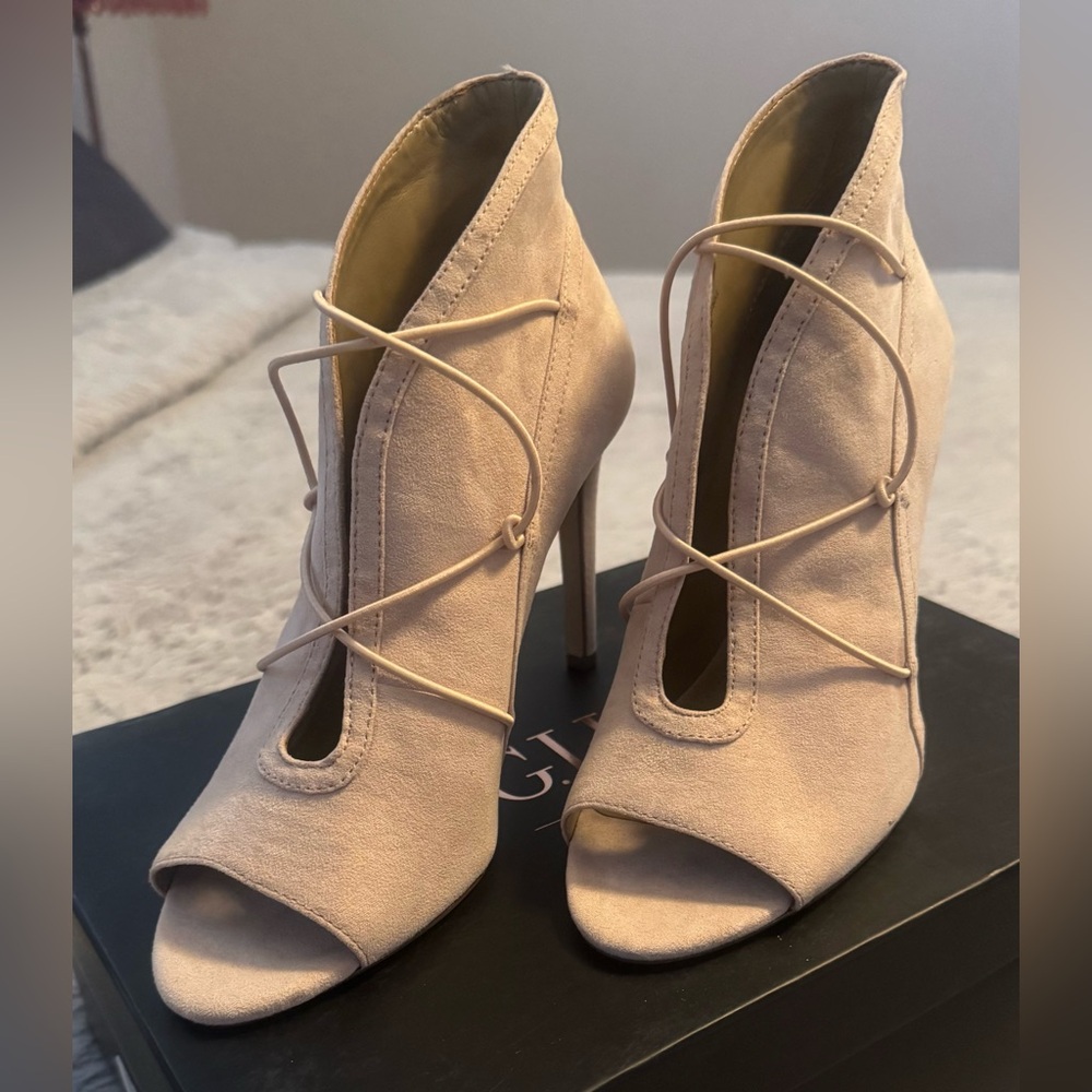 G.I.L.I. Powder Nude Peep-Toe Heels with Bungee Lacing BRAND NEW | Size: 7